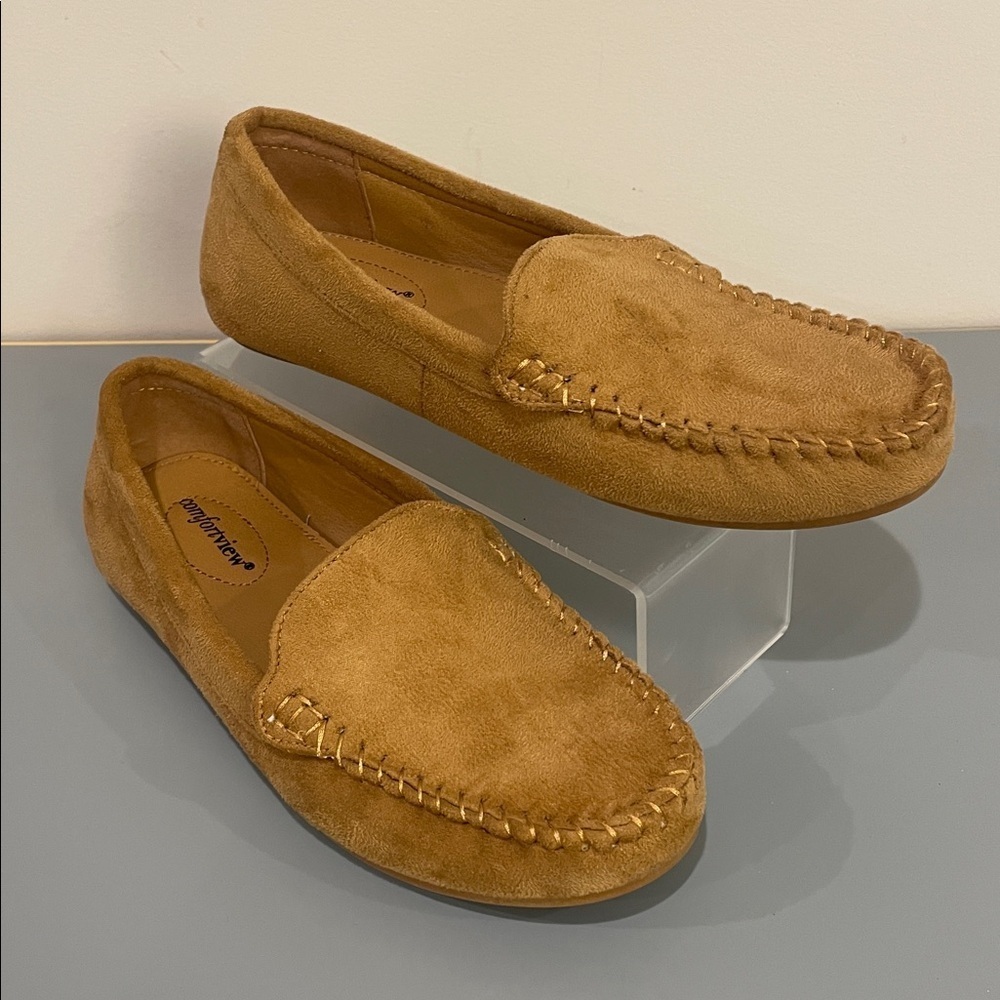 Comfortview The Milena moccasin slip-on flats in a tan faux suede, size 8.5 Wide - Picture 5 of 8